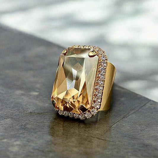 AURELIA RING IN GOLD SHADOW